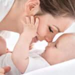 Материнство після 40: відомі жінки, які народили у зрілому віці (ФОТО)