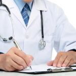 Медикам підвищили зарплати: скільки платитимуть лікарям і медсестрам