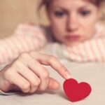 Коли всі закохані, а ти — ні: Як не впасти в депресію на День Святого Валентина