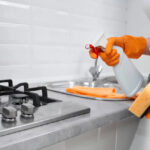 Трюк покоївок: 2 шт у воду – і решітка плити сяє, як нова