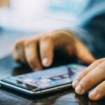 Українці масово змінюють мобільного оператора, щоб було дешевше: до кого переносять ном