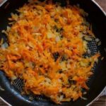 Ми їх для користі, а вони лише шкодять: чому не можна додавати в засмажку ці 2 інгредієнти