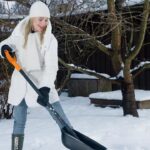 Як розчищати сніг і не зірвати спину: Поради, які дійсно працюють