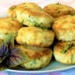 Сирні котлети «Сімейні» з 5 продуктів: виходять дуже легкі – саме те після зимових свят!