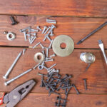 Ви про це точно не думали: які саморізи краще, світлі чи чорні? 