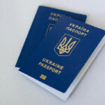 Виїзд за кордон: Які документи потрібні виключеним з обліку