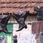 Як швидко висушити мокрі черевики: простий лайфгак