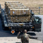 Одна з країн заявила про повне припинення військової допомоги Україні