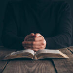 Молитву «Отче наш» віками читали неправильно: в чому головна помилка?