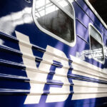 Російські дрони атакували локомотив залізниці на Рокитнівщині: Поранили двох залізничників