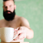 Це не кава, й не чай: найкорисніший напій для ранку — працює на шкіру та травлення